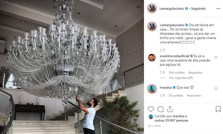 Luciano Camargo espanta internautas com lustre gigantesco e luxuoso
