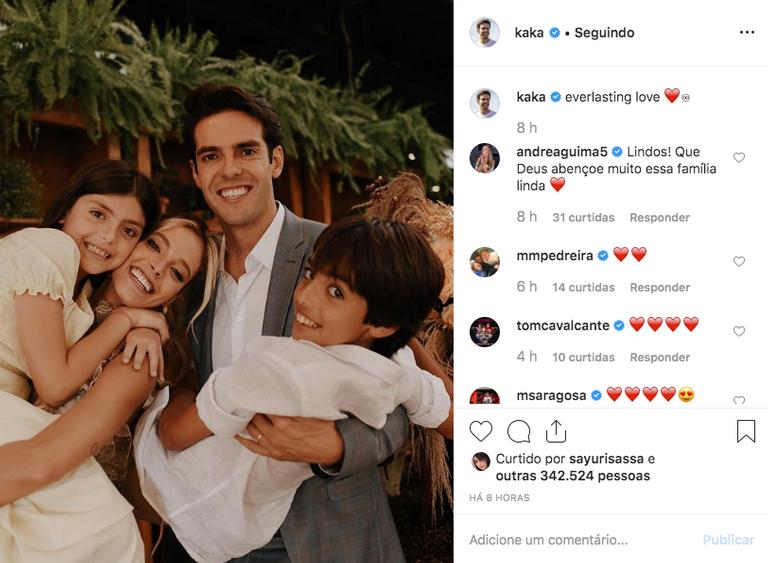 Kaká mostra os filhos abraçando sua noiva em foto rara na web
