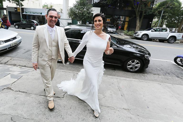 Paulo Miklos se casa com Renata Galvão em cerimônia neste domingo