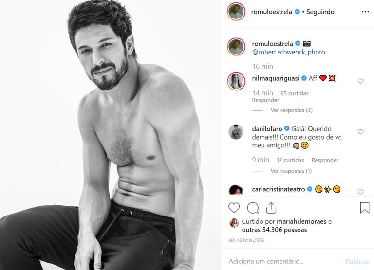 Romulo Estrela seduz os fãs ao surgir sem camisa na web