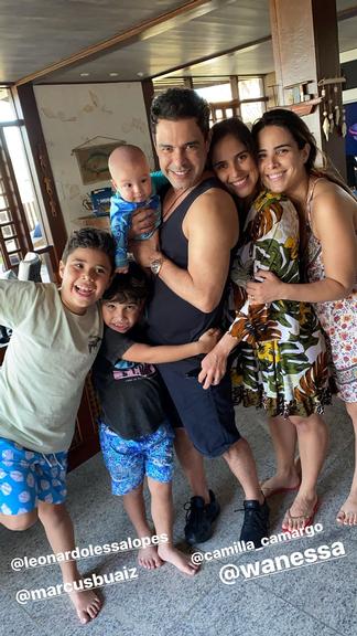 Zezé Di Camargo reencontra as filhas após Natal separados