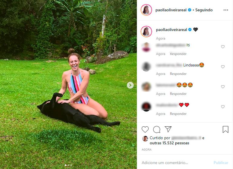 Paolla Oliveira posa com cachorro