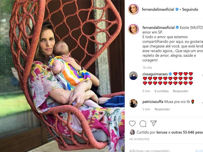 Fernanda Lima surge com a filha no colo em foto raríssima na web