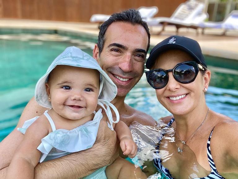 Ticiane Pinheiro explode o fofurômetro ao mostrar foto com a filha caçula e Cesar Tralli