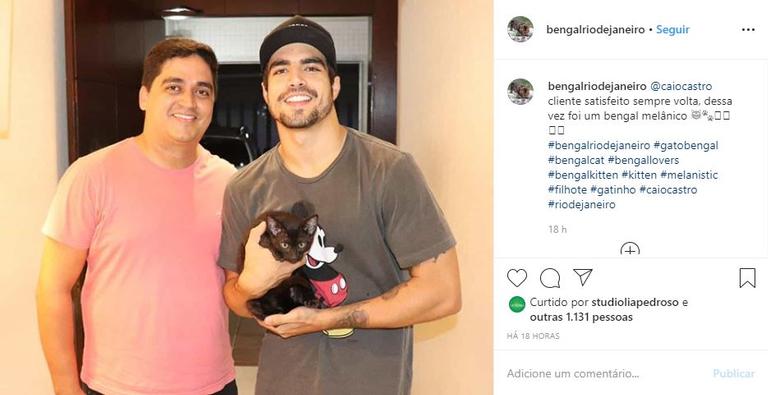Caio Castro dá gatinho para Grazi Massafera