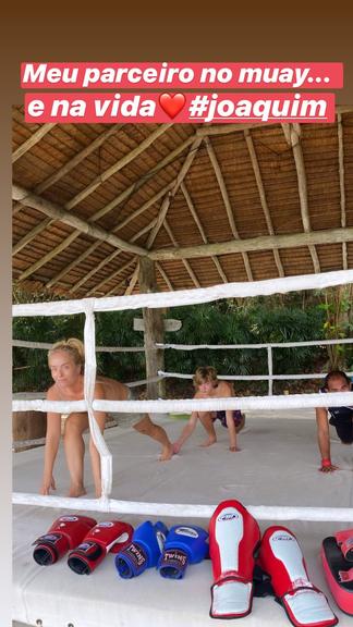 Angélica encara treino de muay thai com o filho Joaquim