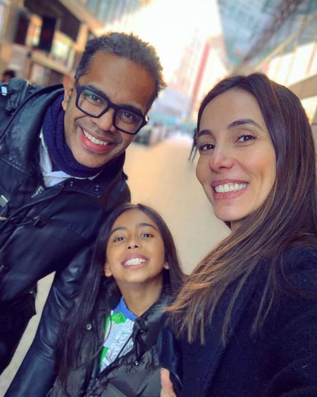 Jair Oliveira e Tania Khalil celebram o aniversário da filha mais nova com clique em família