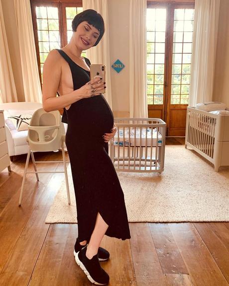 Mayana Moura mostra barrigão de 6 meses de gravidez