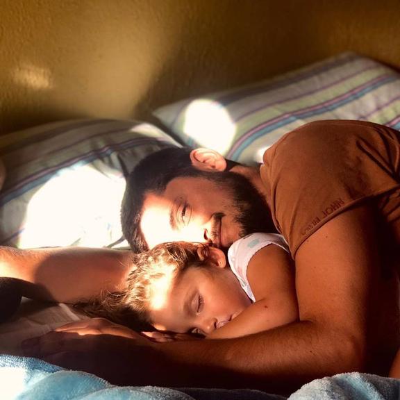 Yanna Lavigne posta foto encantadora do marido com a filha e derrete a web