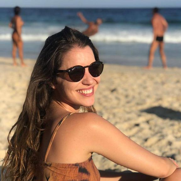 Nathalia Dill recorda clique em dia de praia e desabafa sobre a quarentena