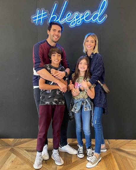 Kaká celebra seu aniversário com clique encantador ao lado de sua família