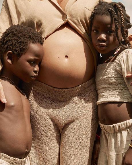 Giovanna Ewbank surge em foto encantadora ao lado dos filhos e exibindo o barrigão