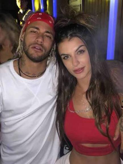 Neymar fura quarentena com DJ