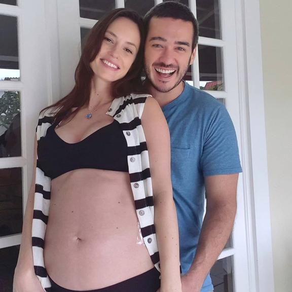 Marcos Veras e a esposa celebram o sétimo mês de gravidez