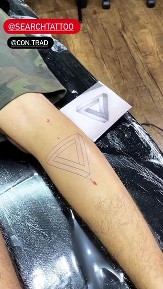 Felipe Titto registra primeira tattoo do filho de 17 anos
