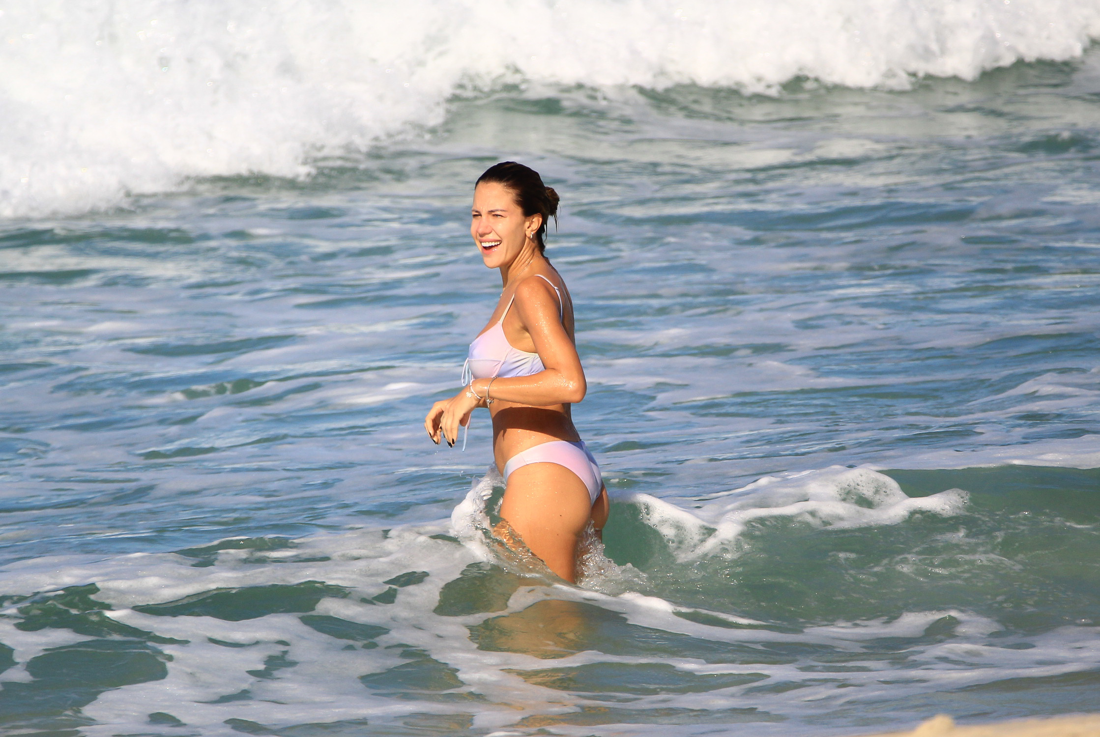 Bárbara Coelho na praia