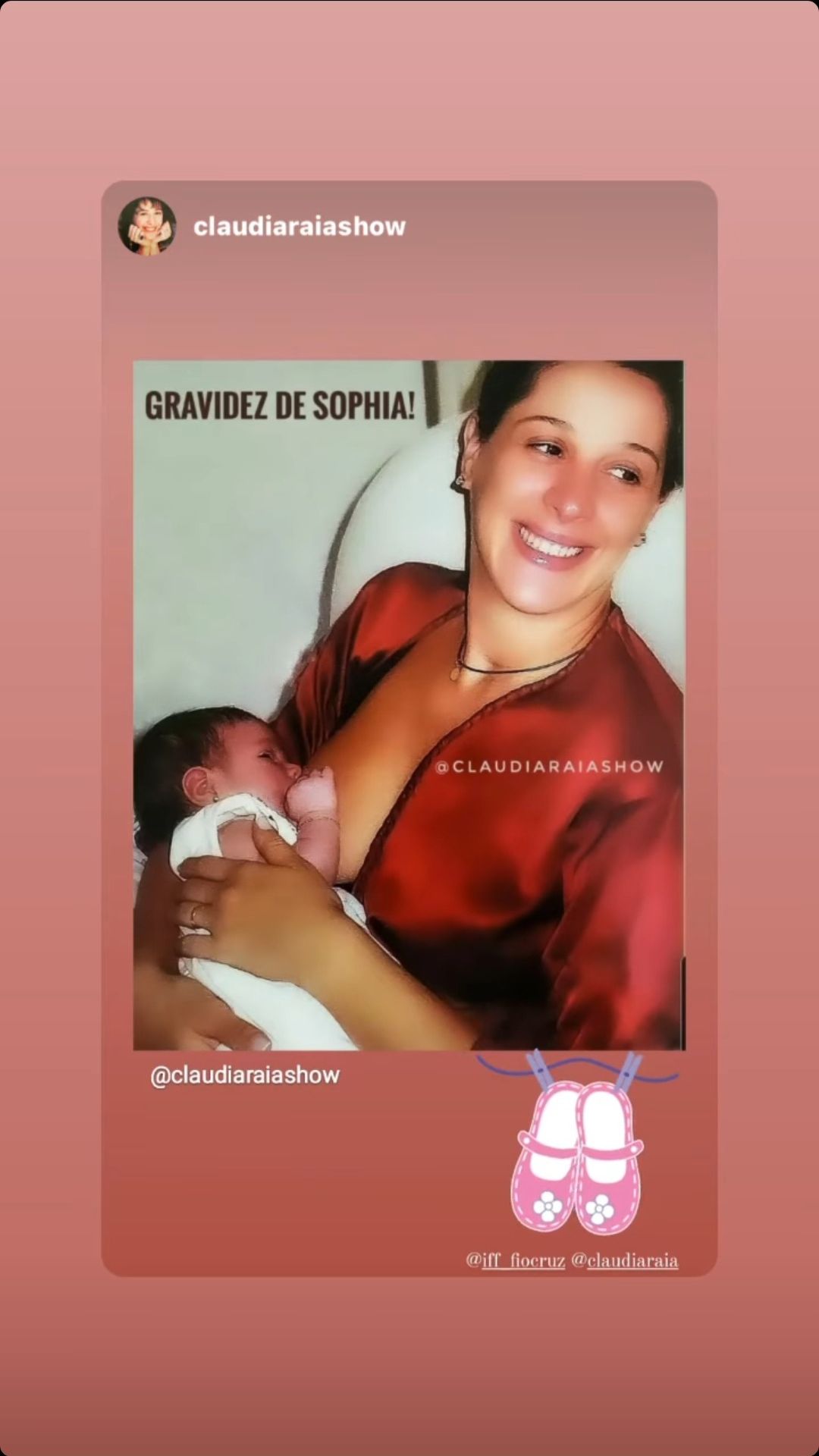 Claudia Raia recorda clique amamentando a filha, Sophia
